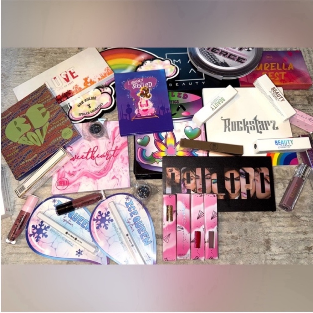 💜MYSTERY💜 Makeup/product bundle box